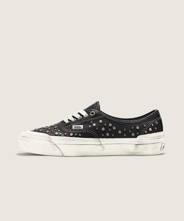 Premium Authentic Studded Leather Shoe VN000EGZBPR